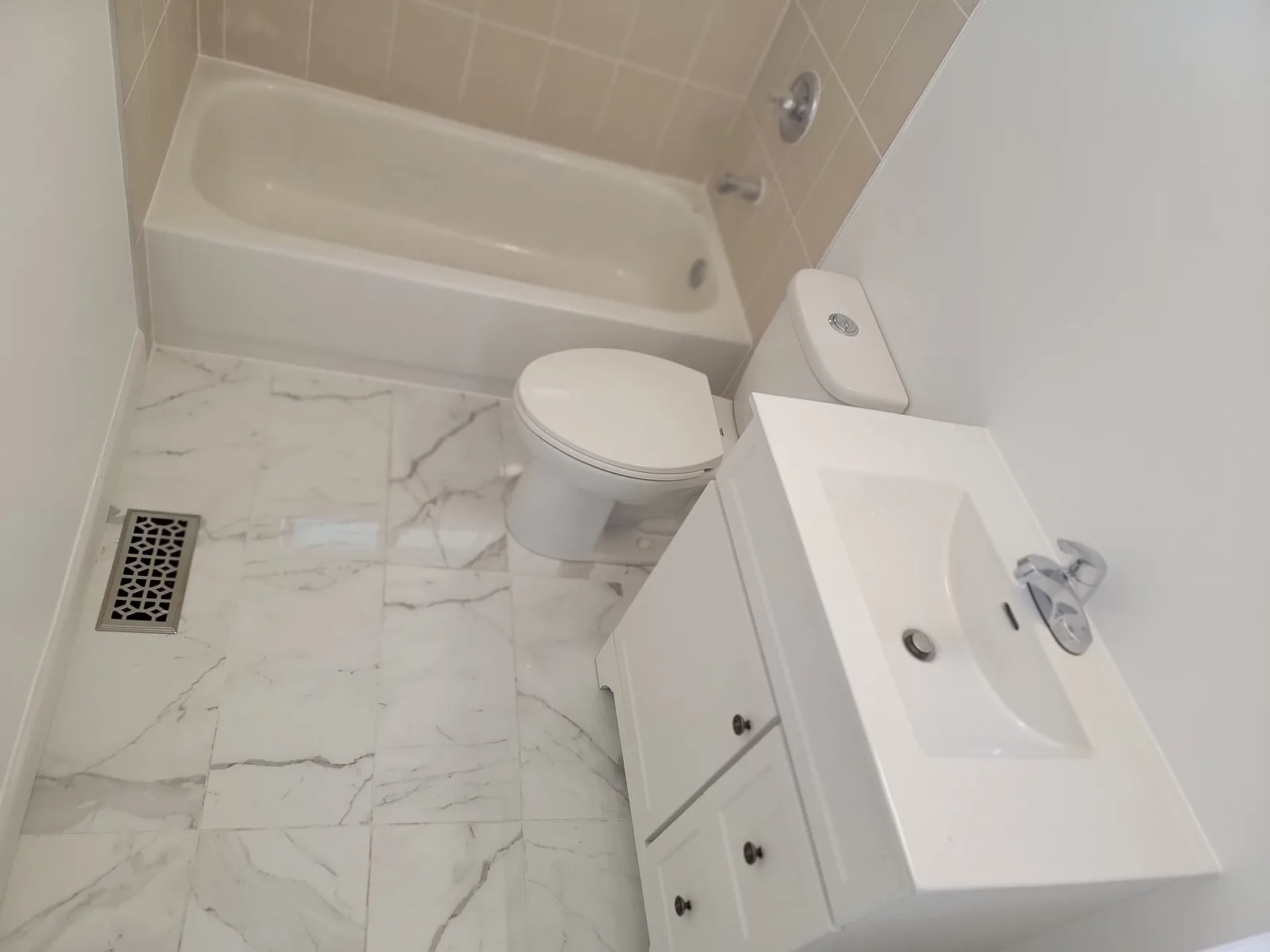 Bathroom with vanity, toilet, tub and tile floor