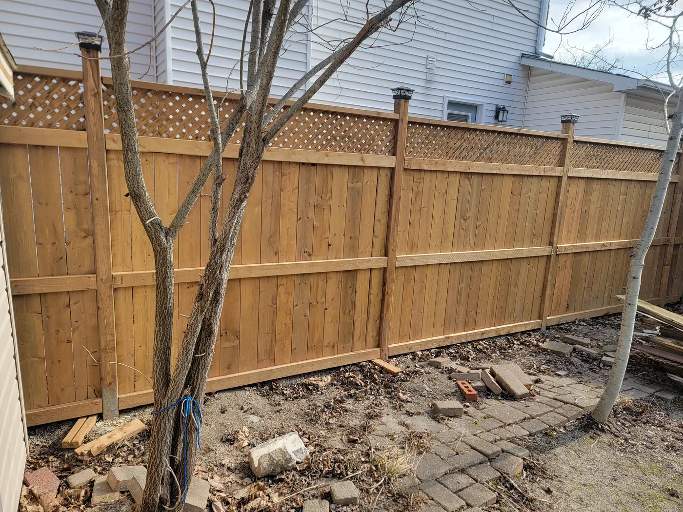 Wood fence with lattice top detail